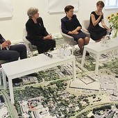 Prezydent Warszawy oraz pracownicy muzeum dziękowali mieszkańcom za ich wkład w budowę ekspozycji. Z publicznej zbiórki muzeum otrzymało prawie 1500 obiektów