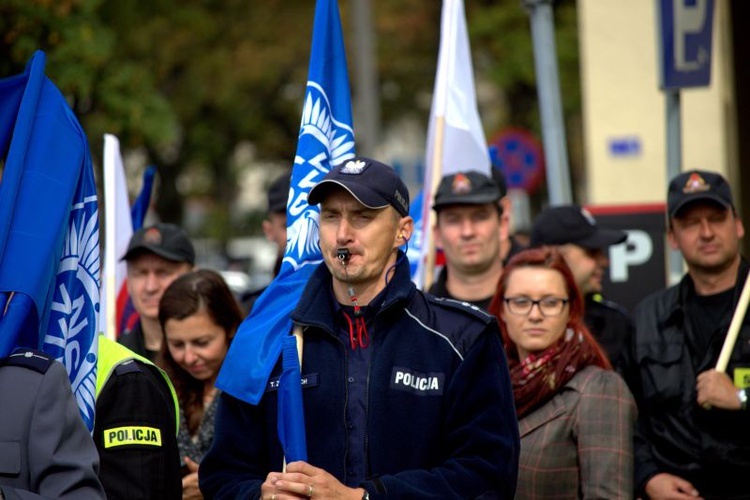 Protest służb mundurowych w Olsztynie