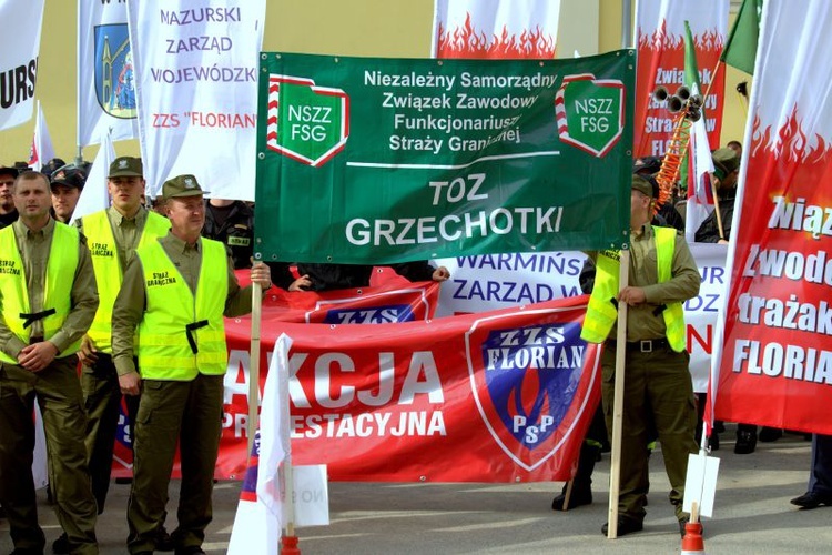 Protest służb mundurowych w Olsztynie