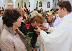 Relikwie - kawałek habitu - warszawska parafia otrzymała z kościoła św. Katarzyny w Krakowie, który jest głównym ośrodkiem kultu świętej w Polsce