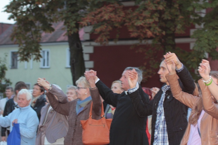 Symbole ŚDM w Żychlinie