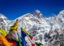 Trudno zidentyfikować ciała alpinistów zabranych z Everestu