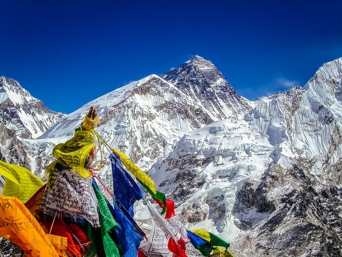 Trudno zidentyfikować ciała alpinistów zabranych z Everestu