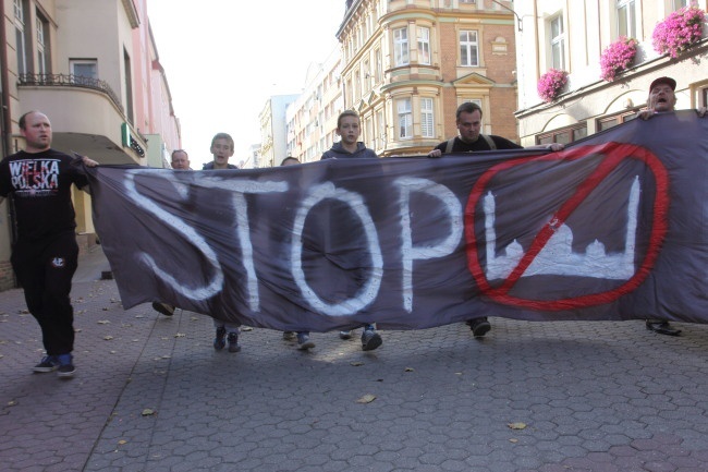 Krytycznie o imigrantach