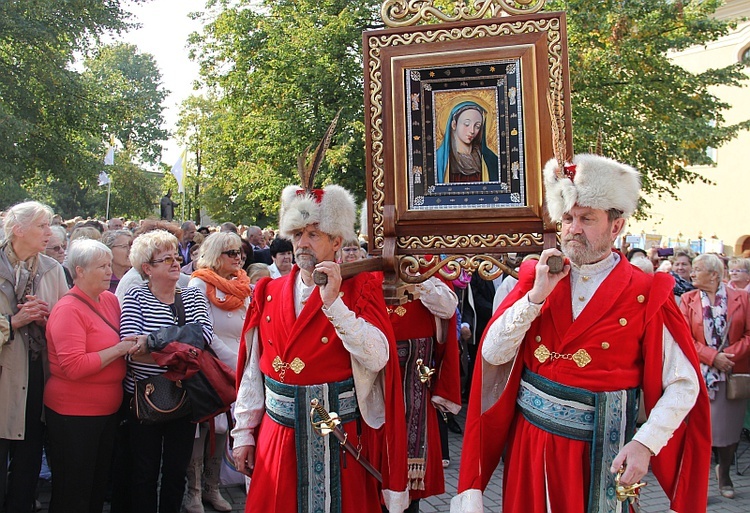 Żywy Różaniec w Rokitnie