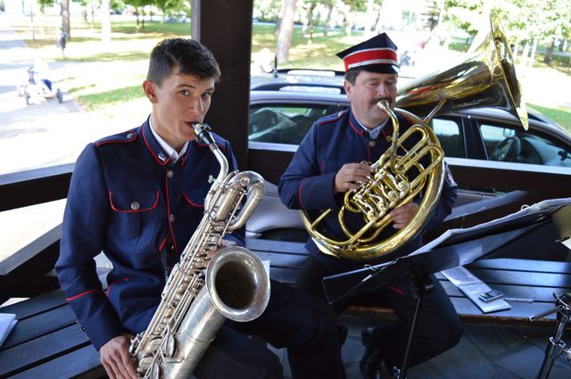 Koncert orkiestry w nowotarskim parku