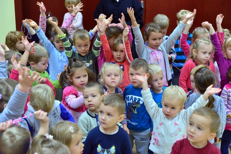 Różaniec w przedszkolu prezentek