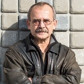 Wojciech Jagielski  pisarz, dziennikarz, autor wielu głośnych książek o współczesnych konfliktach zbrojnych i cywilizacyjnych toczących się na terytorium postsowieckim oraz w Azji i Afryce. Laureat m.in. Nagrody Literackiej Nike w 2010 r. Ostatnią jego książkę „Wszystkie wojny Lary” wydał krakowski Znak. 