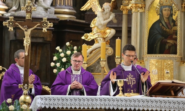 Liturgii przewodniczył ks. kan. Jacek Gracz, a homilię wygłosił ks. dr Marek Studenski, wikariusz generalny