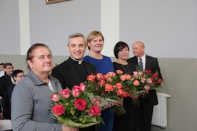 W Dniu Edukcji Narodowej nauczyciele, poza życzeniami,i otrzymali także kwiaty