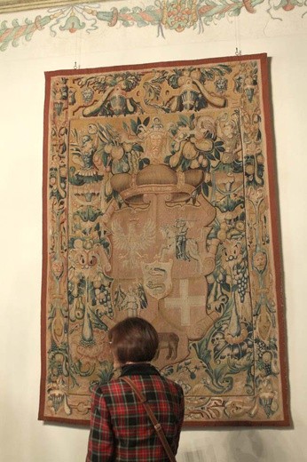 Pokaz arrasu herbowego króla Zygmunta Augusta