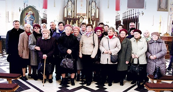 Członkowie Żywego Różańca z dekanatu pułtuskiego na ostatnim spotkaniu w kościele parafialnym w Pniewie