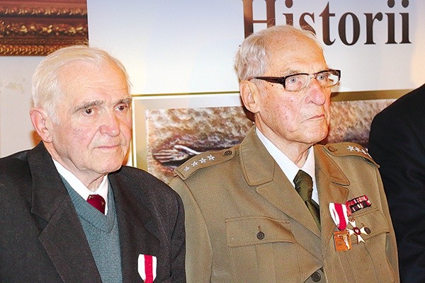  Por. Szacoń (po lewej) i kpt. Szuro mieli wyroki śmierci