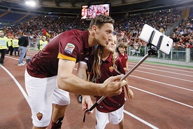 Francesco Totti robi  selfie z córką Chanel na stadionie w Rzymie