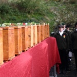 Pogrzeb ekhumowanych na "Glinniku"
