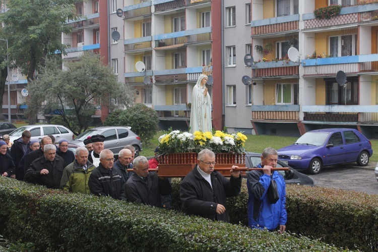 Różaniec na ulicach parafii