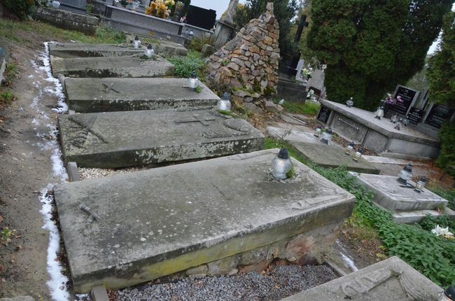 Zabytkowa nekropolia w Opatowie