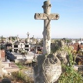 Parafialny cmentarz w Gożlicach 