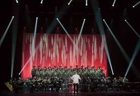 Wszyscy członkowie Chóru Aleksandrowa są członkami rosyjskiej armii ze stopniami wojskowymi