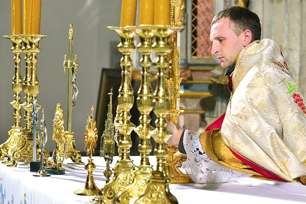 Nabożeństwo eucharystyczne  poprowadził ks. Tomasz Gwizdek,  student liturgiki na KUL