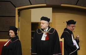 Sejm i rząd bronią zmian w OFE 