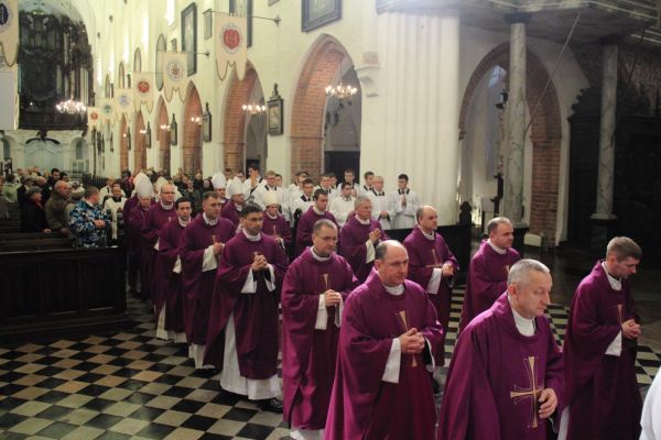 Eucharystia w intencji zmarłych biskupów i kapłanów