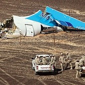 Przyczyny katastrofy samolotu Airbus A321 rosyjskich linii lotniczych Metrojet na Synaju wciąż nie są znane