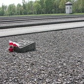 Po obozowych blokach w Dachau, w których ginęli polscy księża, dziś materialnie pozostało niewiele. Ale pamięć o męczennikach nie ginie