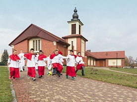 Wspólnota nie jest zamkniętą grupą ludzi  – pamiętają o tym także  po służbie