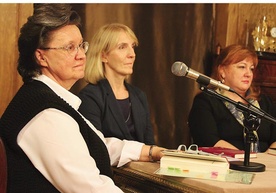  Płockie polonistki (od lewej): Grażyna Rybicka, Elżbieta Szczepańska i Katarzyna Góralska rozmawiały w Towarzystwie Naukowym Płockim o twórczości Swietłany Aleksijewicz