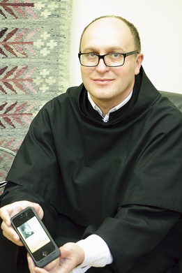 O. Jan Maria Szewek zdjęcie legitymacji szkolnej z podpisem o. Strzałkowskiego ma nawet w telefonie