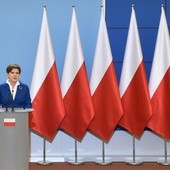 Szydło bez flag UE w tle. Kopacz krytykuje