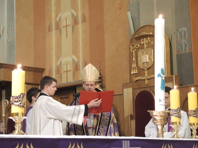 Jubileuszowe świece już w parafiach
