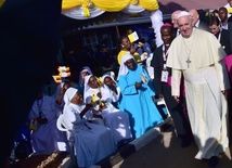 Papież przybywa do Domu Miłosierdzia