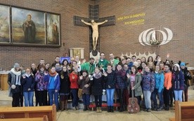 Wszyscy uczestnicy dnia skupienia wolontariuszy ŚDM w kościel św. Pawła w Bielsku-Białej