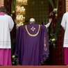 Papież otwiera bramę miłosierdzia