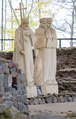 Pomnik Mieszka i Dobrawy na Ostrowie Lednickim, jednym z miejsc, gdzie mógł odbyć się chrzest władcy Polan