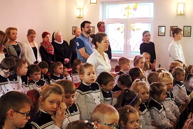We Mszy Świętej wraz z dziećmi uczestniczyli rodzice i przyjaciele przedszkola