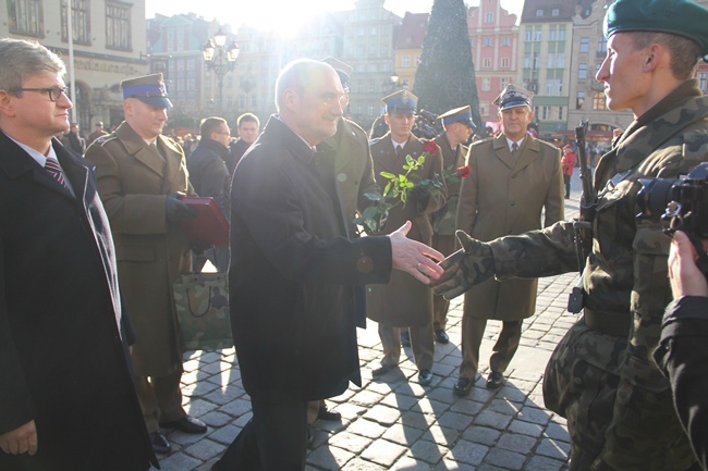 Zaprzysiężenie żołnierzy ochotników i wizyta ministra Macierewicza