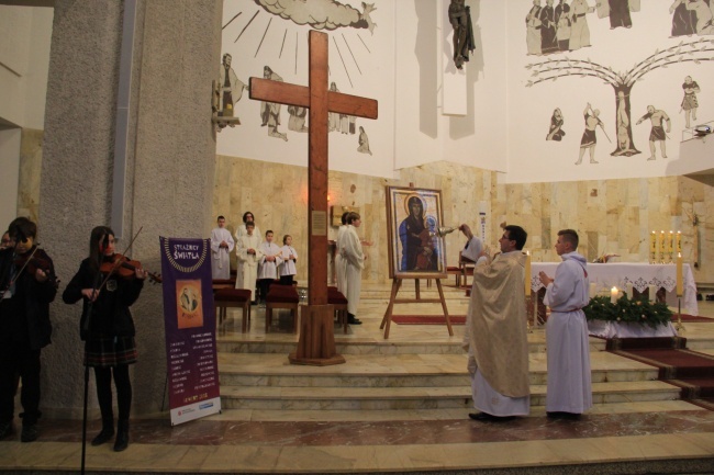 Symbole ŚDM w parafii pw. św. Andrzeja Boboli