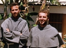 Ojcowie: Michał Tomaszek (z lewej) i Zbigniew Strzałkowski w Peru