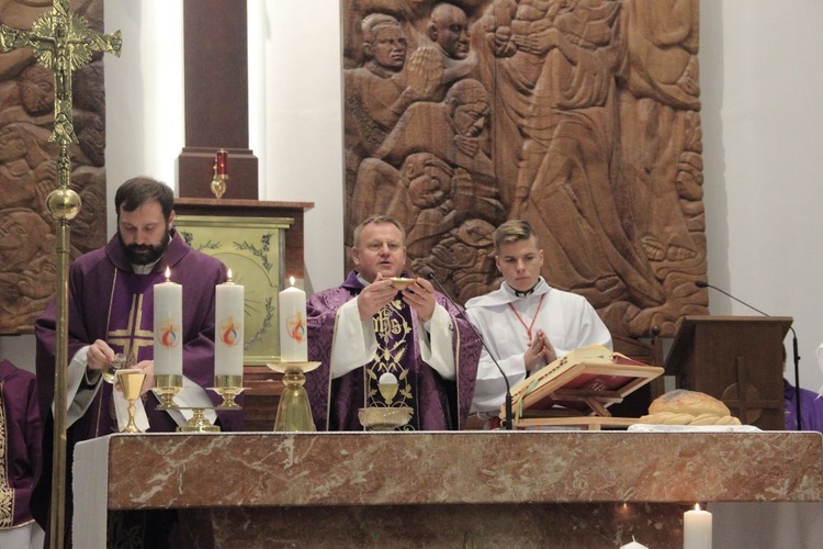 Symbole ŚDM w gdyńskiej parafii św. Jadwigi