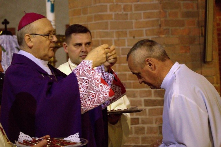 abp Górzyński wręczył krzyże nowym akolitom
