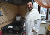    Wojciech Surówka przed świętami spędzi sporo czasu w dominikańskiej kuchni