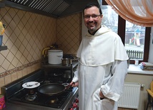    Wojciech Surówka przed świętami spędzi sporo czasu w dominikańskiej kuchni