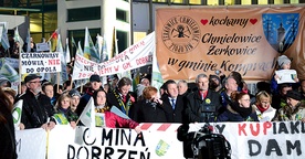„Taka nasza wola – my nie chcemy do Opola!” – skandowali mieszkańcy podczas manifestacji