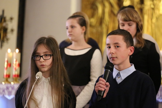 Uczniowie z Łękawicy o bł. ojcu Michale Tomaszku