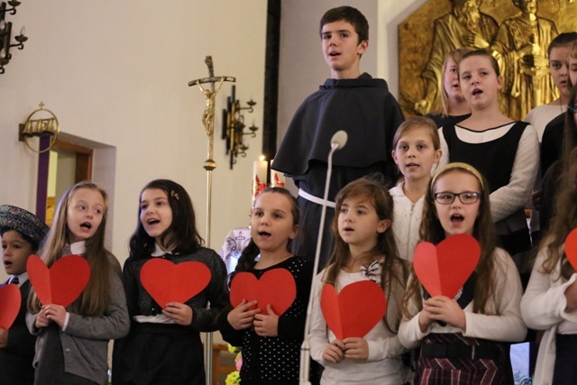 Uczniowie z Łękawicy o bł. ojcu Michale Tomaszku