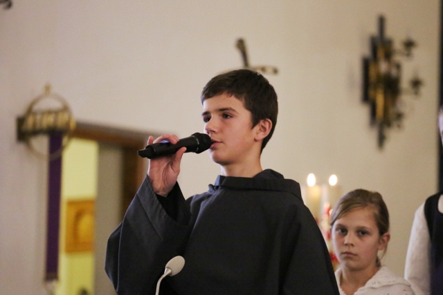 Uczniowie z Łękawicy o bł. ojcu Michale Tomaszku