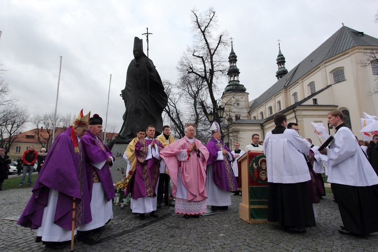 Otwarcie Bramy Miłosierdzia w Łowiczu